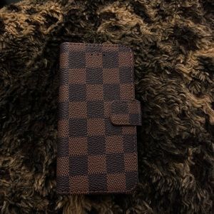 Checkered iPhone 7 wallet case